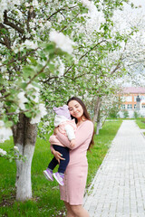 Naklejka premium portrait of a woman in a park