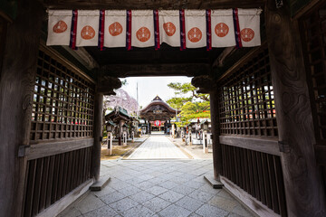 日本三大稲荷　竹駒神社随神門と向唐門