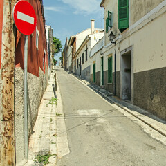 Obraz premium Empty street of the old town in Palma de Mallorca, Spain