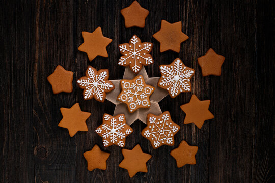 Various christmas gingerbread stars on wooden background