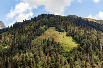 Obraz premium Brown round vintage old street lamp against the backdrop of mountains and blue sky with blurry background, used as a background or texture, soft focus