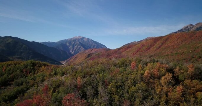 Beautiful mountain range near Deer Creek Reservoir in Utah in autumn.