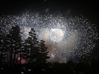 광안리 불꽃축제의 아름다운 폭죽