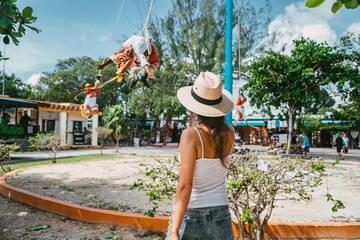 The girl takes pictures of the sights. Voladors show