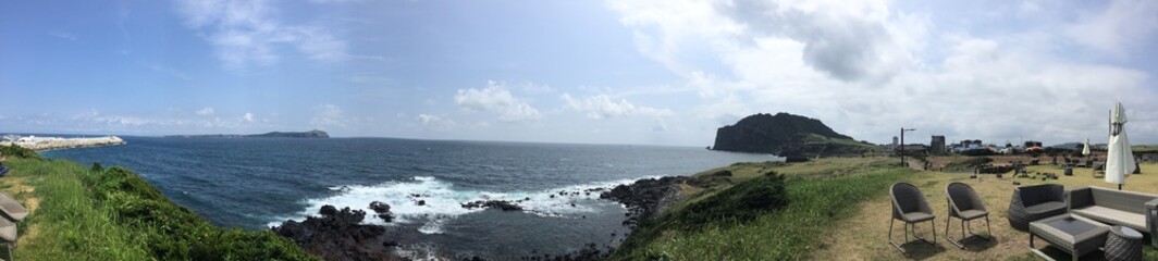 Fototapeta na wymiar panorama of the sea in Jeju