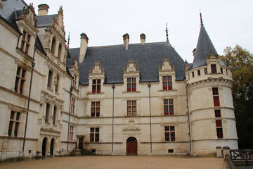 Fototapeta na wymiar renaissance castle in azay-le-rideau in france