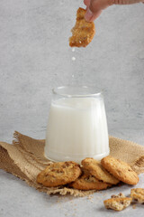 glass of milk and cookies