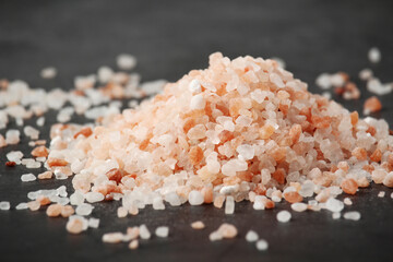Fototapeta na wymiar Pink crystallized salt - Himalaya salt