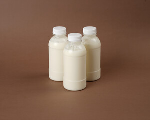 product photo of unlabeled bottled bottles containing kefir milk. one of the bottles contains palm sugar. The combination of the benefits of palm sugar and kefir milk.