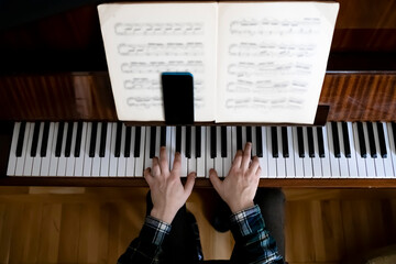 Fototapeta na wymiar Online piano lessons