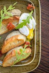 Scrambled eggs with fresh croutons on the plate