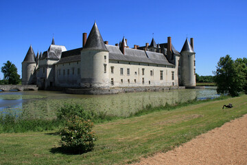 Fototapeta na wymiar medieval castle (plessis-bourré) in écuillé in france