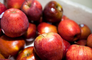 Fototapeta na wymiar Close-up of fresh red apples in supermarket