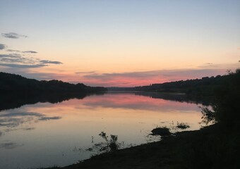 Obraz premium sunset over the lake