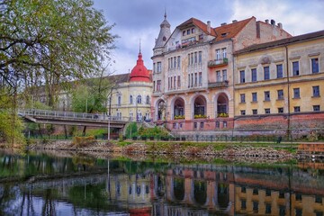Fototapeta na wymiar The promenade on the bank of Crisul Repede in Oradea, Romania