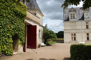 Fototapeta premium medieval and renaissance castle in nitray (france) 