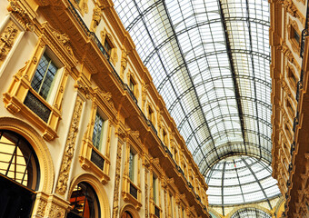 Obraz premium Gallery - Galleria Vittorio Emanuele II in Milan, Lombardy, Italy. Built between 1865 and 1877, it is an active shopping center for major fashion brands.