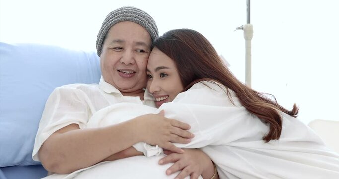 The daughter visited her sick mother with a hug to encourage.