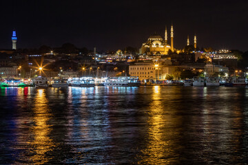 Fototapeta na wymiar panoramic view of Istanbul and Suleymaniye Mosque by night