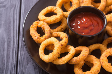 Crunchy fried onion rings and ketchup
