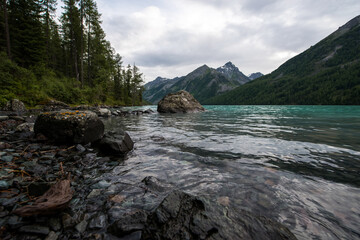 Fototapeta na wymiar high-mountain lake kucherlinskoe with clear, blue water is beautiful