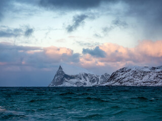 Strand bei Sommaroya, Kvaloya, Norwegen