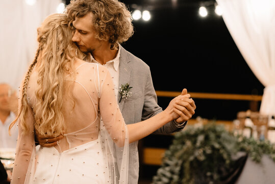first dance of the newlyweds