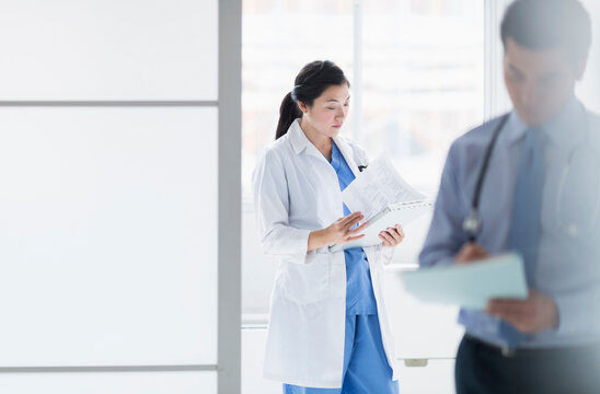 Doctors working in hospital
