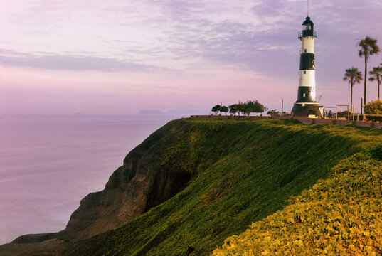 Miraflores, Lighthouse at sunset