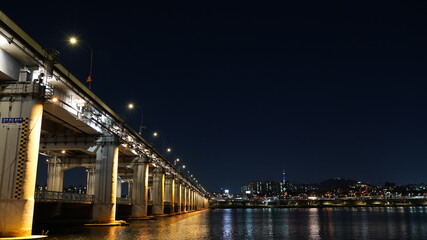 Fototapeta na wymiar Night view of the Bridge in Han-River.