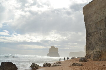 the wall. Peolple at the botton of the cliff 