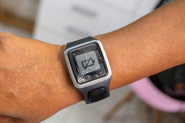 smart watch with a discharged battery signal