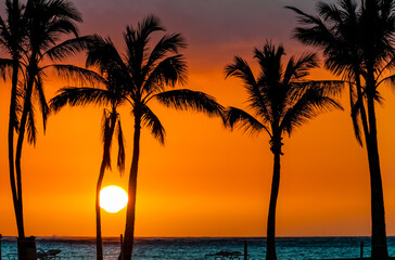 Sunset on Anaeho'omalu Bay at Waikoloa Beach, Waikoloa, Hawaii, USA