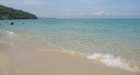 Fototapeta na wymiar Sai Kaew Beach Sattahip-Military Beach.People sunbathe and swim.Waves roll on the sand