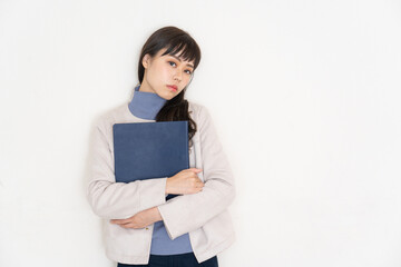 Obraz premium ファイルを持つ女性