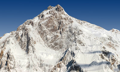 Le pic Nanga Parbat également connu comme une montagne tueuse sur terre