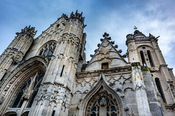 Fototapeta na wymiar Cathedral of Senlis in France 