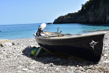 barca primo piano mare