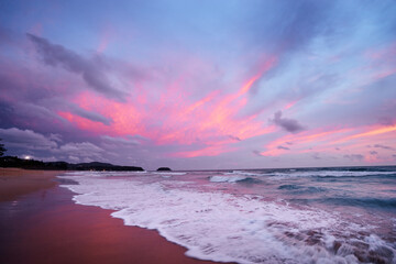 Obraz premium Beautiful landscape. Sunset on the sea shore.
