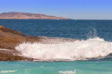 Oncoming waves at the Shore of the Hellfire Bay in the Cape Le Grand Nationalpark close to Esperane in Western Australia