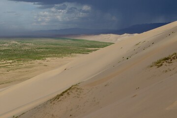 Fototapeta na wymiar sand dunes in the Gobi desert, Mongolia 
