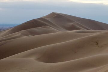 Fototapeta na wymiar sand dunes in the Gobi desert, Mongolia 