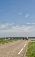 Obraz premium Biking on a dyke