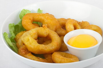 Tempura squid rings with cheese sauce