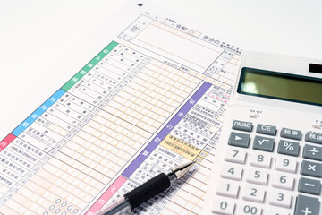 確定申告書と電卓