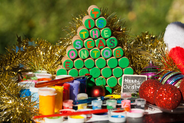 Christmas craft idea: wine cork Christmas tree