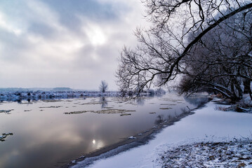 Rzeka Biebrza w zimowej szacie, Podlasie, Polska © podlaski49