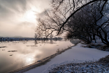 Rzeka Biebrza w zimowej szacie, Podlasie, Polska