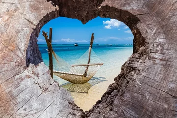Fotobehang Le Morne, Mauritius Hangmat op het strand van Morne Brabant, Mauritius, hart van hout