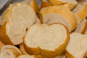 Slices of white bread widely used to accompany food. Bread for toast and side dishes.
